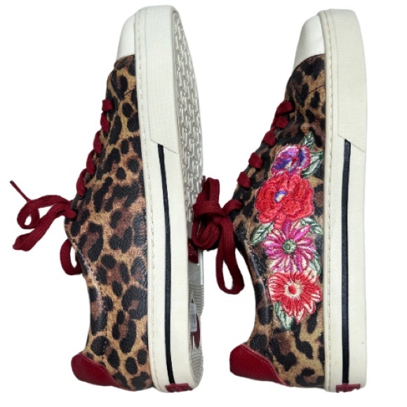 NWT Brighton UPTOWN SPOTS
Spots Floral Embroidered Leopard Print Sneakers